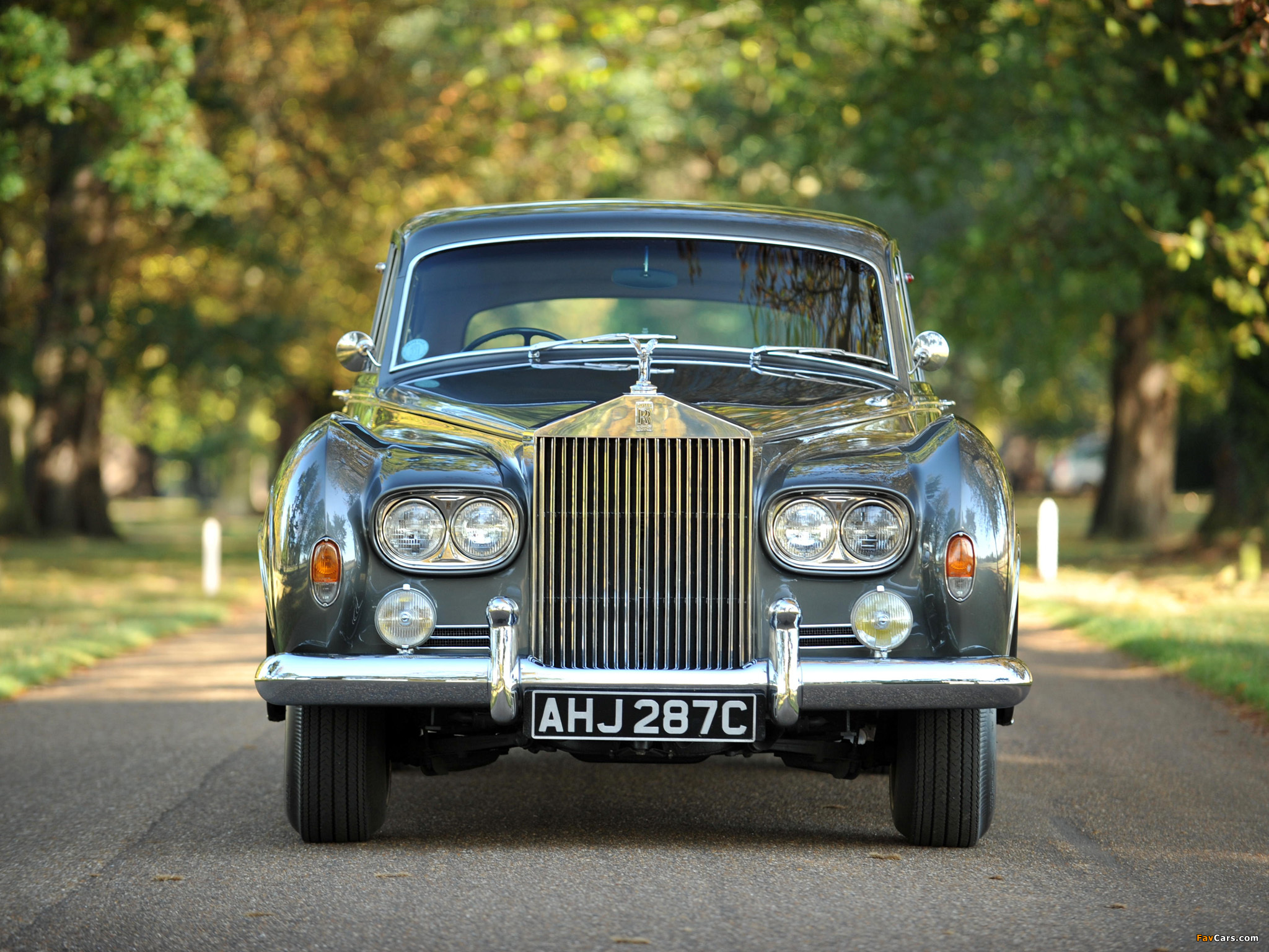 Rolls-Royce Silver Cloud LWB Saloon by James Young (III) 1962–65 wallpapers (2048 x 1536)