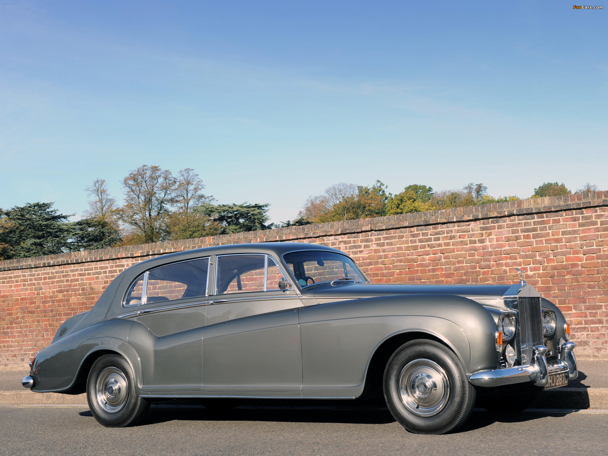 Rolls-Royce Silver Cloud LWB Saloon by James Young (III) 1962–65 wallpapers (2048 x 1536)