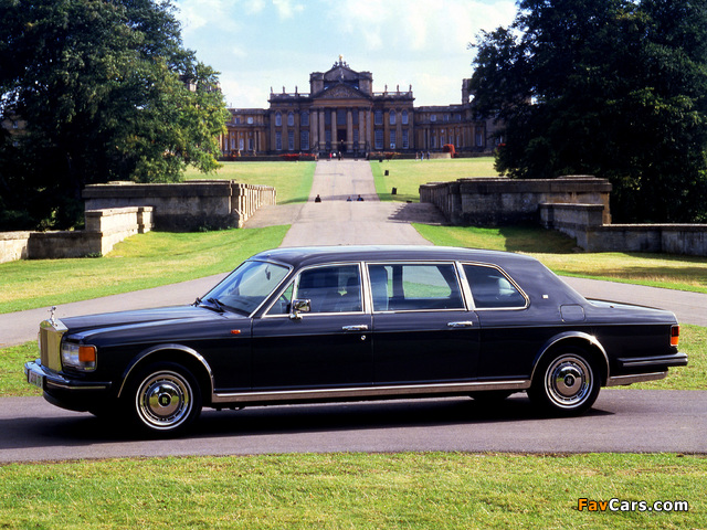 Images of Rolls-Royce Silver Spur IV Touring Limousine 1995–98 (640 x 480)
