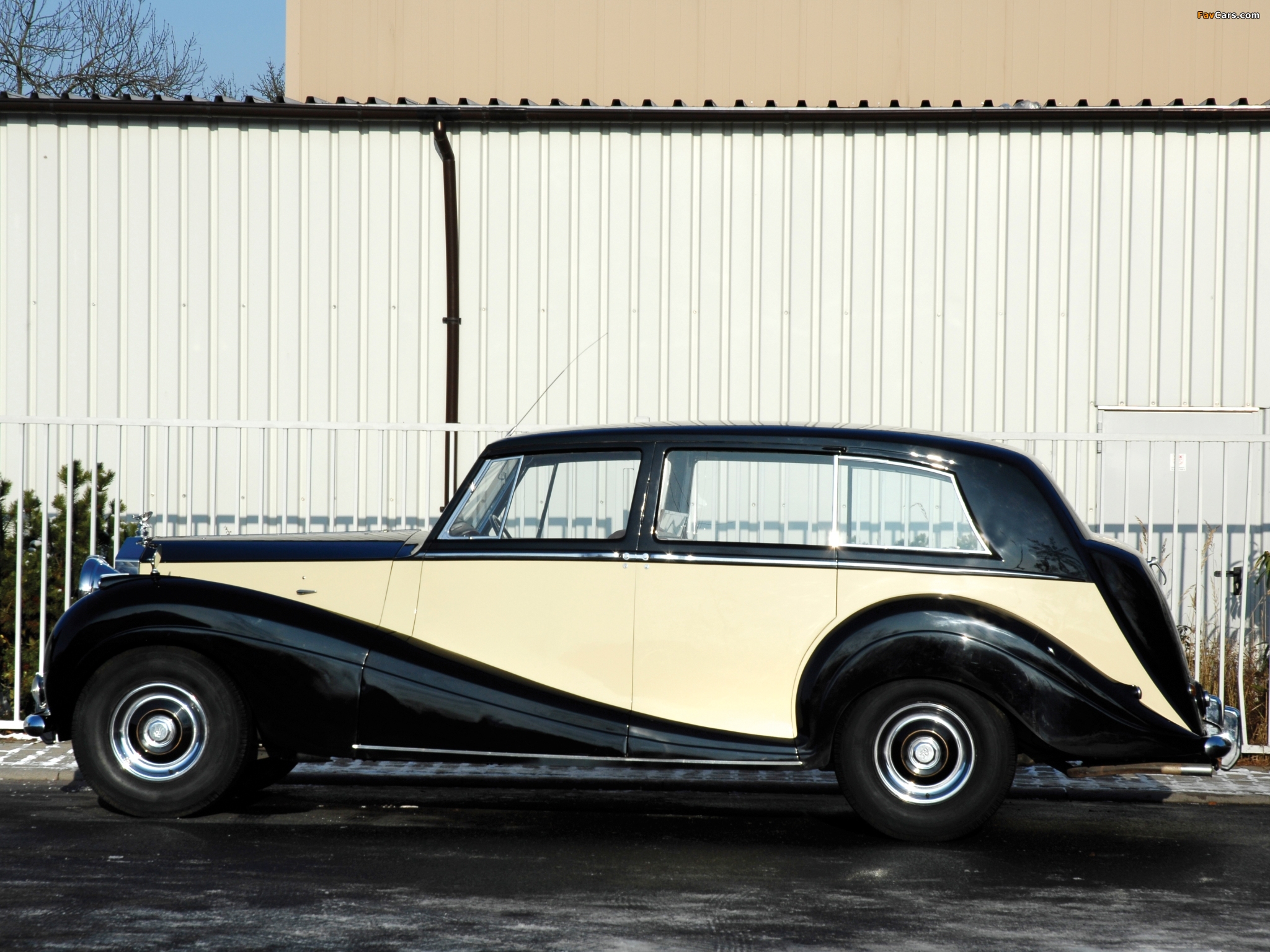 Photos of Rolls-Royce Silver Wraith Touring Limousine 1946–59 (2048 x 1536)
