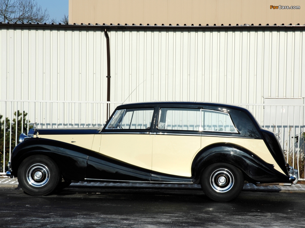 Photos of Rolls-Royce Silver Wraith Touring Limousine 1946–59 (1024 x 768)