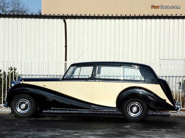 Photos of Rolls-Royce Silver Wraith Touring Limousine 1946–59 (640 x 480)