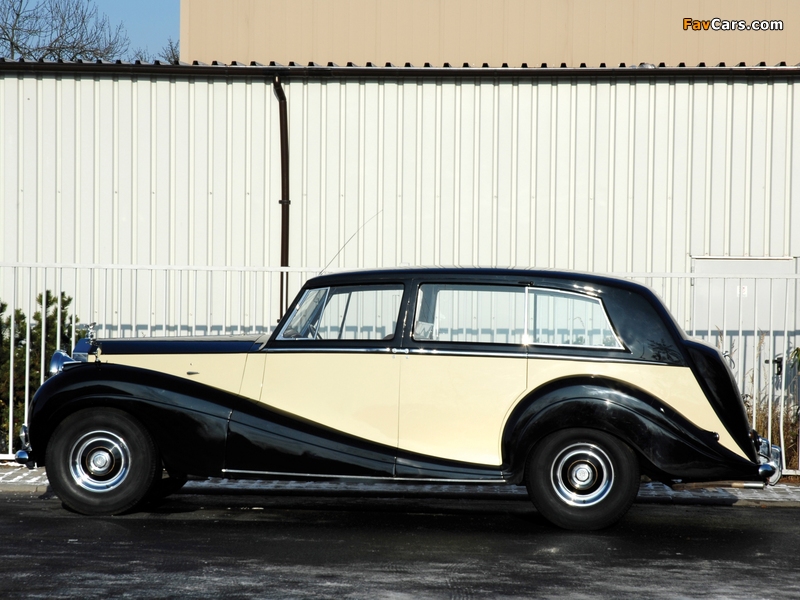 Photos of Rolls-Royce Silver Wraith Touring Limousine 1946–59 (800 x 600)