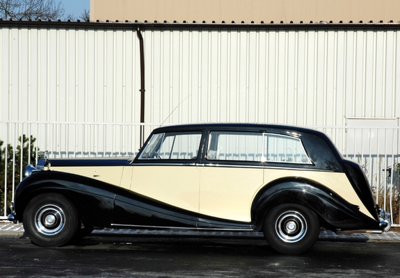 Photos of Rolls-Royce Silver Wraith Touring Limousine 1946–59
