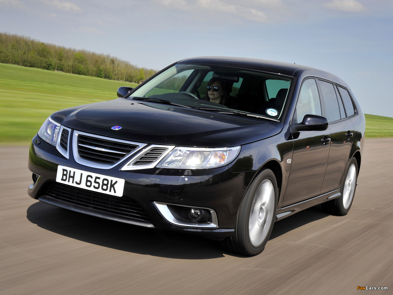 Photos of Saab 9-3 Aero SportCombi UK-spec 2008–11 (1280 x 960)