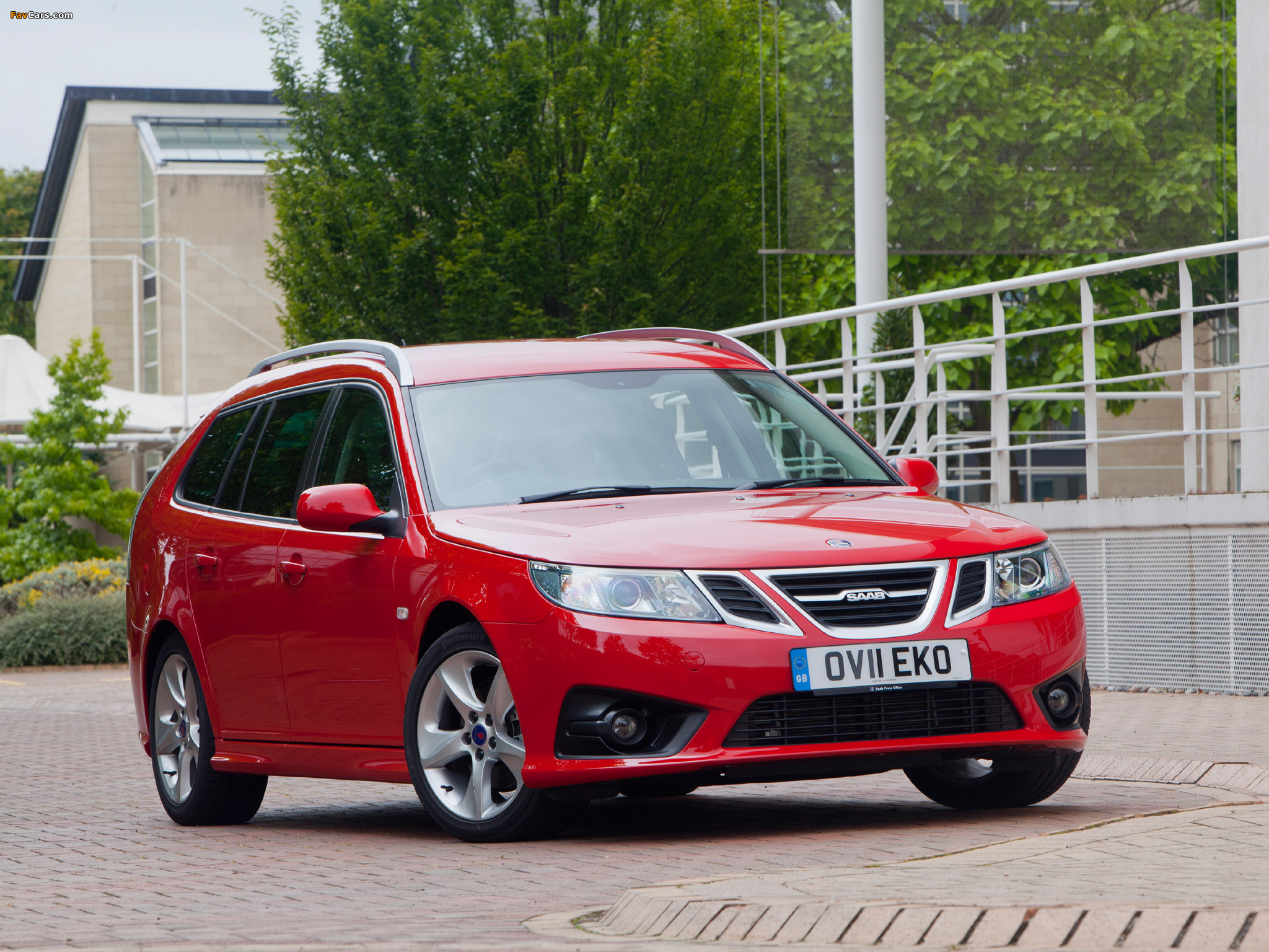 Photos of Saab 9-3 Griffin SportCombi UK-spec 2011 (2048 x 1536)