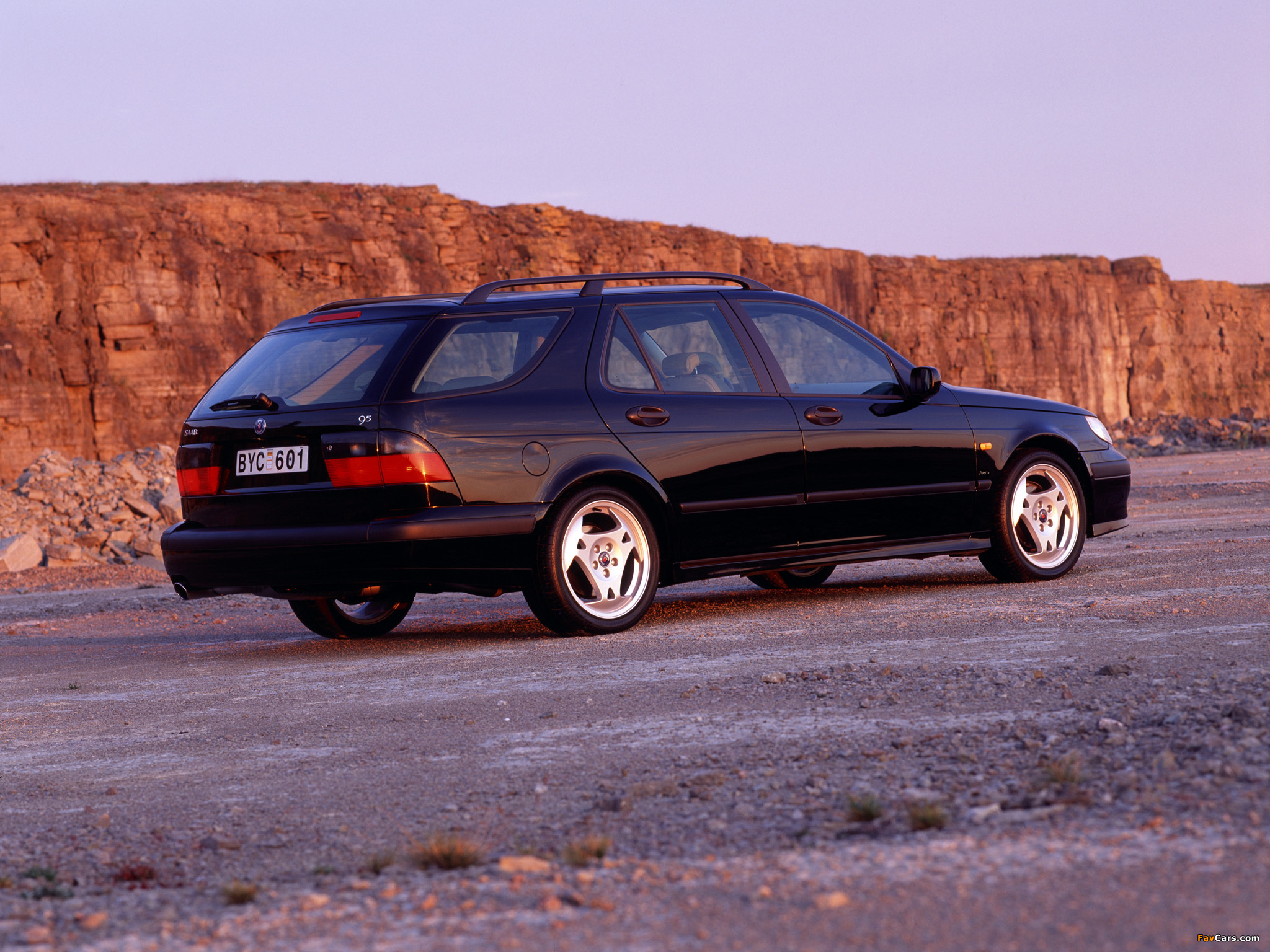 Photos of Saab 9-5 Aero Wagon 1999–2001 (2048 x 1536)