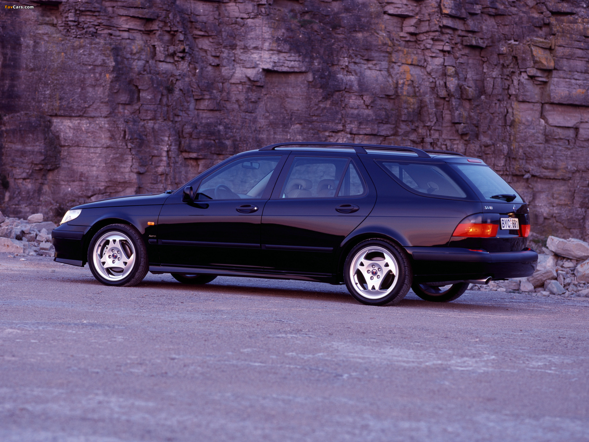 Saab 9-5 Aero Wagon 1999–2001 photos (2048 x 1536)