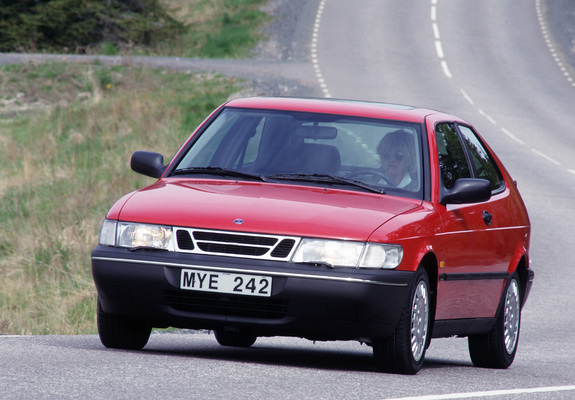 Photos of Saab 900 Coupe 1993–98