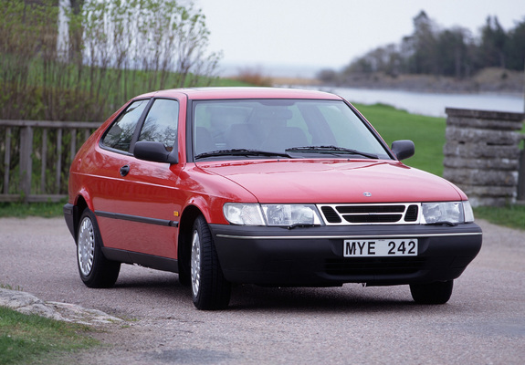 Saab 900 Coupe 1993–98 photos