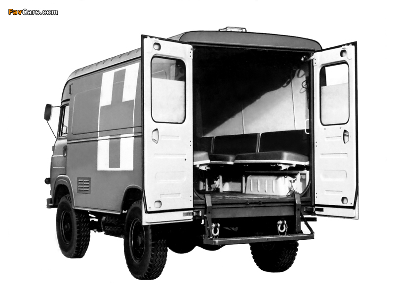 Saviem TP3 4x4 Ambulance 1969–75 photos (800 x 600)