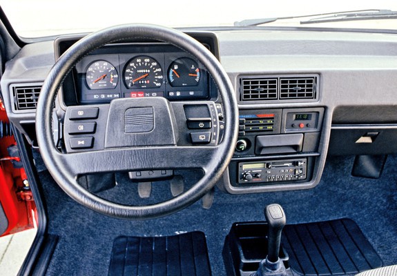Seat Ibiza 3-door 1984–91 pictures