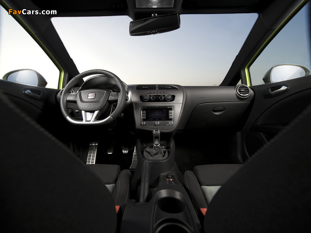 Pictures of Seat Leon Cupra R 2009–12 (640 x 480)