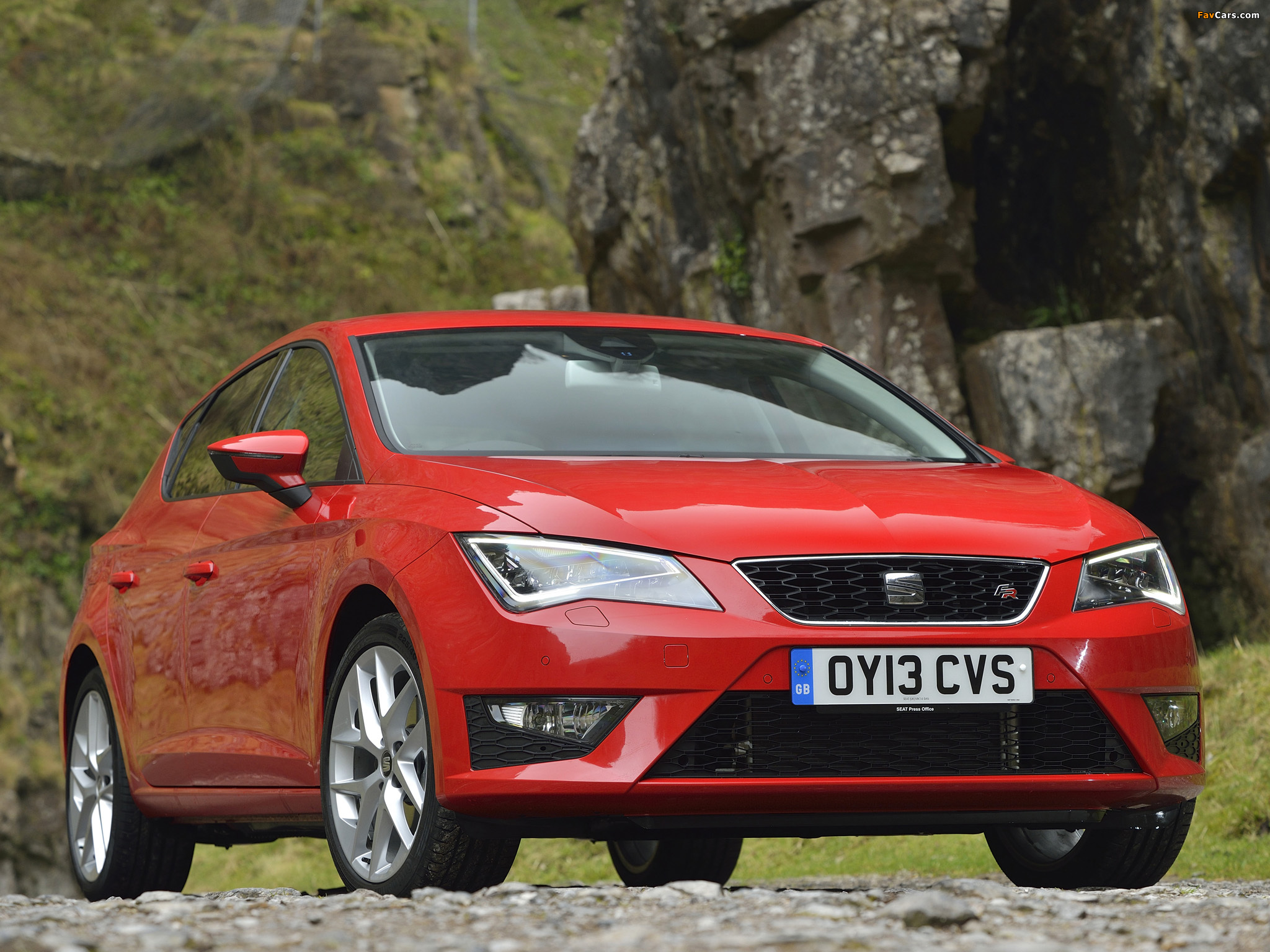 Seat Leon FR UK-spec 2013 wallpapers (2048 x 1536)