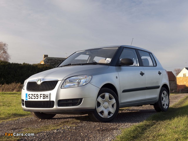 Photos of Škoda Fabia UK-spec (5J) 2007–10 (640 x 480)