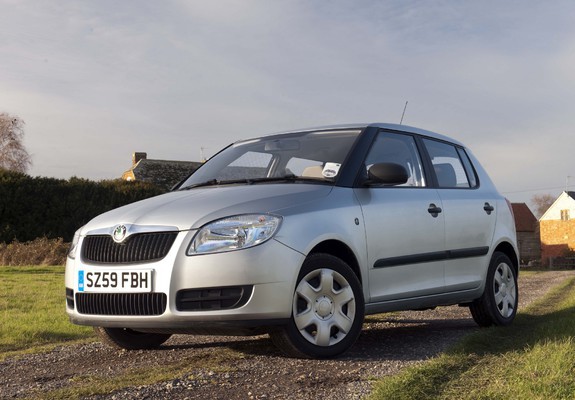 Photos of Škoda Fabia UK-spec (5J) 2007–10