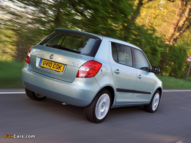 Photos of Škoda Fabia UK-spec (5J) 2010 (640 x 480)