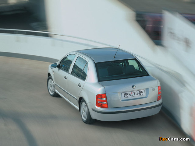 Pictures of Škoda Fabia Sedan 2001–05 (640 x 480)