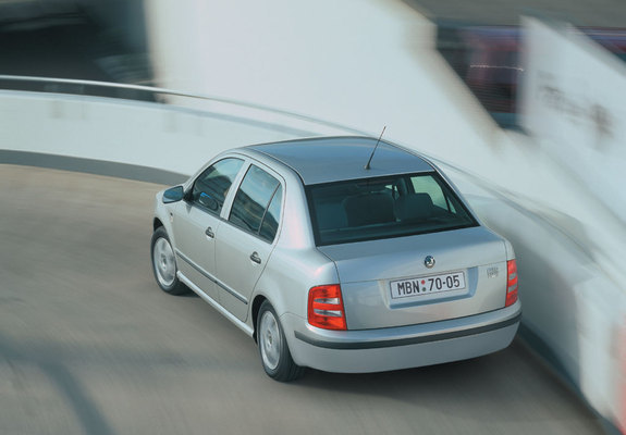 Pictures of Škoda Fabia Sedan 2001–05