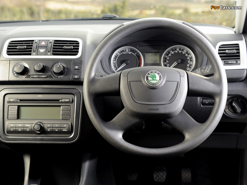 Pictures of Škoda Fabia GreenLine UK-spec (5J) 2009–10 (800 x 600)