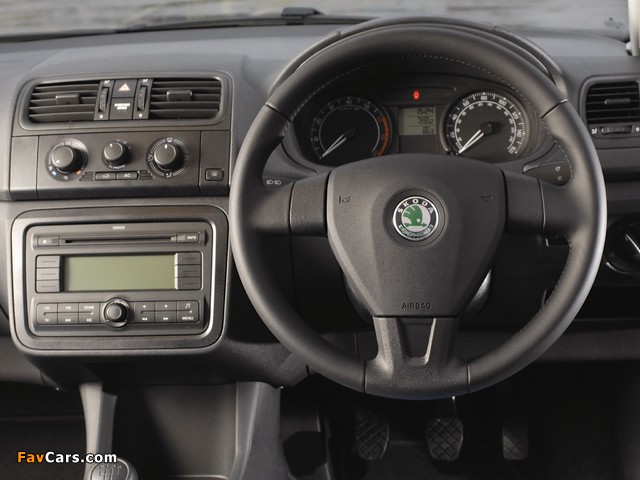 Škoda Fabia Combi UK-spec (5J) 2007–10 wallpapers (640 x 480)