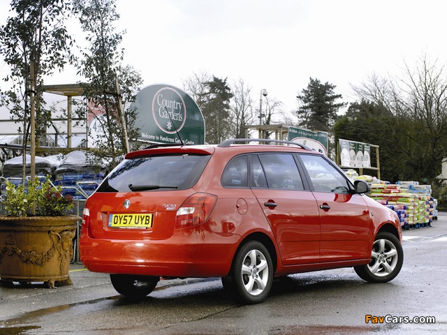 Škoda Fabia Combi UK-spec (5J) 2007–10 wallpapers (640 x 480)