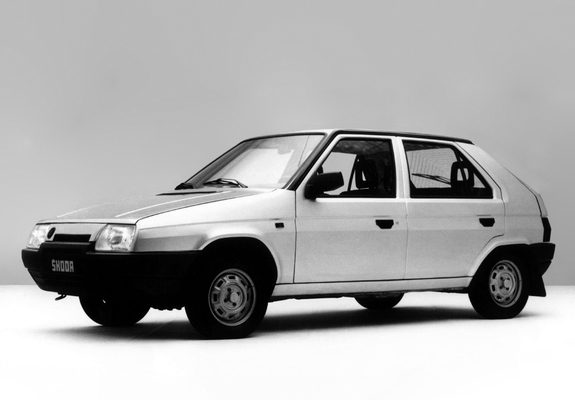 Photos of Škoda Favorit (Type 781) 1987–94