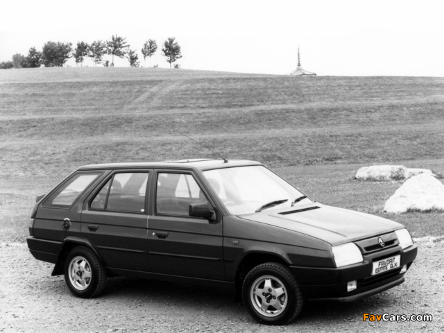Photos of Škoda Favorit Estate (Type 785) 1991–95 (640 x 480)