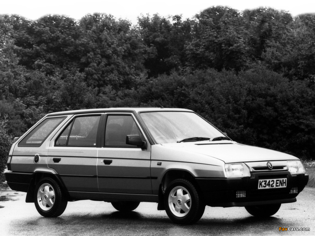 Photos of Škoda Favorit Estate Silverline (Type 785) 1993–95 (1024 x 768)