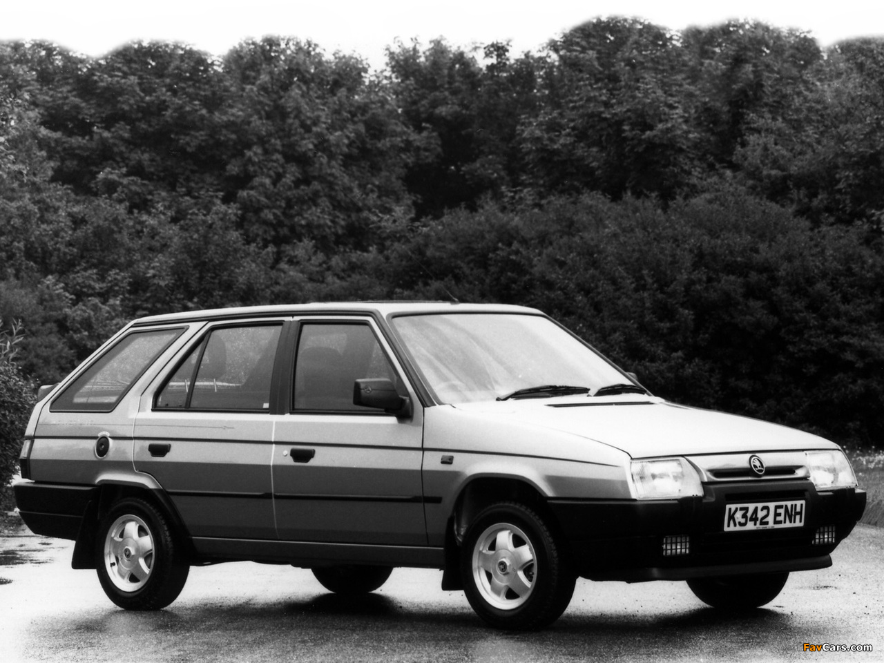 Photos of Škoda Favorit Estate Silverline (Type 785) 1993–95 (1280 x 960)