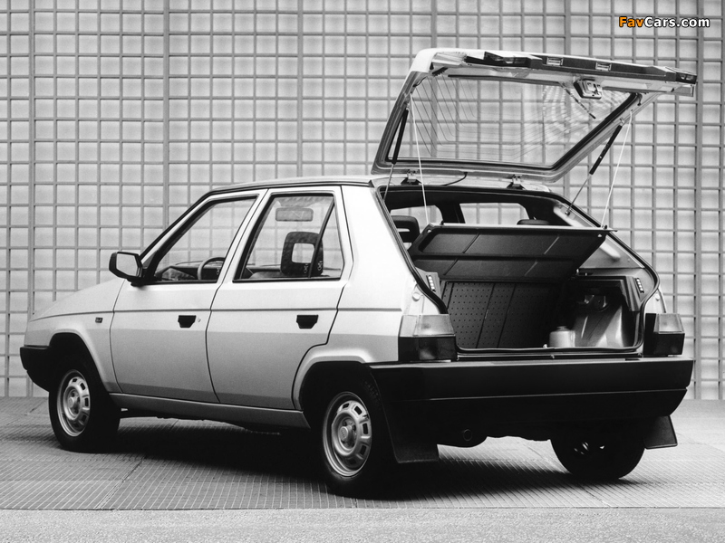 Škoda Favorit (Type 781) 1987–94 photos (800 x 600)