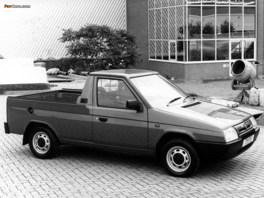 Škoda Favorit Foreman II Pick-up (Type 787) 1991–95 photos (1024 x 768)
