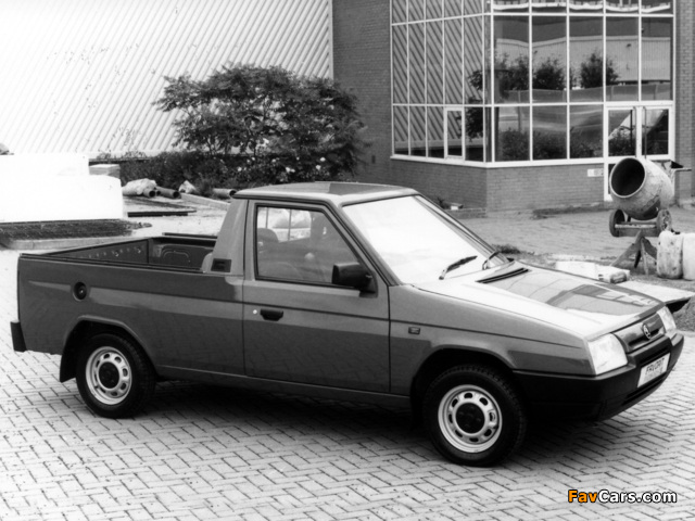 Škoda Favorit Foreman II Pick-up (Type 787) 1991–95 photos (640 x 480)