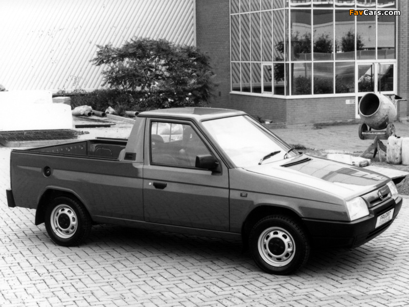 Škoda Favorit Foreman II Pick-up (Type 787) 1991–95 photos (800 x 600)