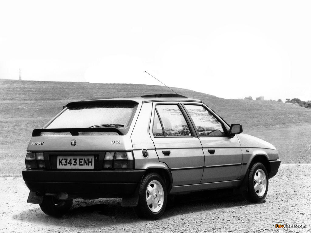 Škoda Favorit Silverline UK-spec (Type 781) 1993–94 photos (1024 x 768)