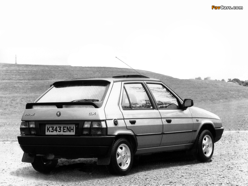 Škoda Favorit Silverline UK-spec (Type 781) 1993–94 photos (800 x 600)