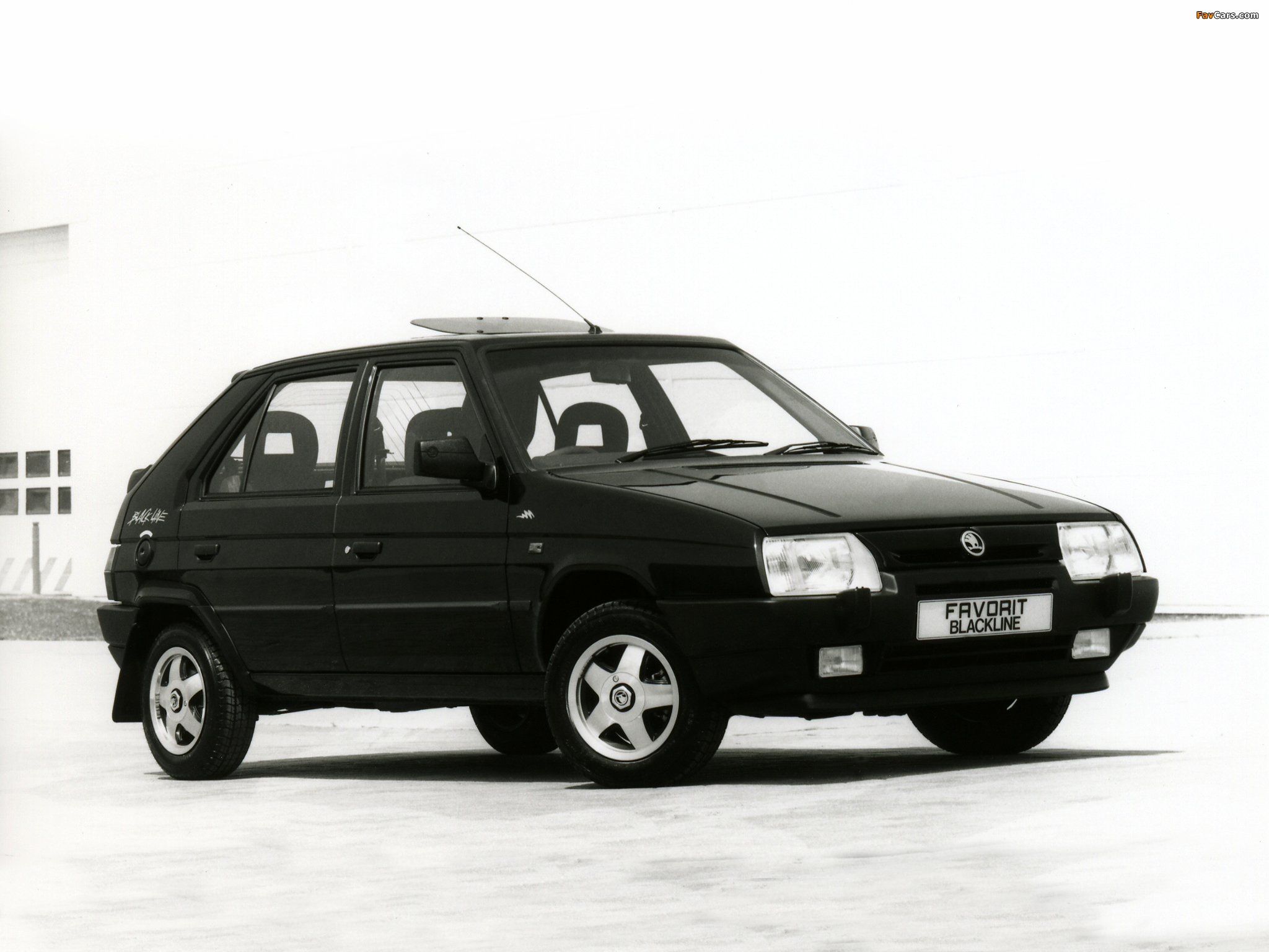 Škoda Favorit Blackline UK-spec (Type 781) 1993–94 pictures (2048 x 1536)