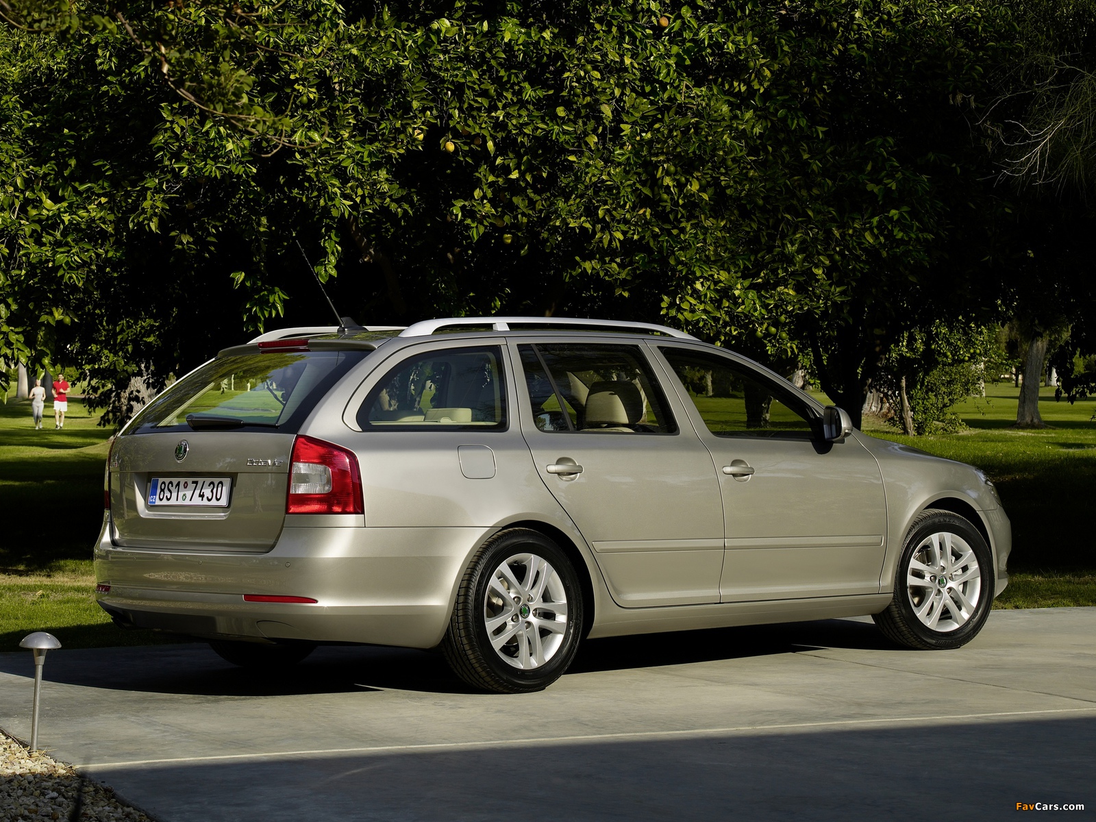 Images of Škoda Octavia Combi (1Z) 2008–13 (1600 x 1200)