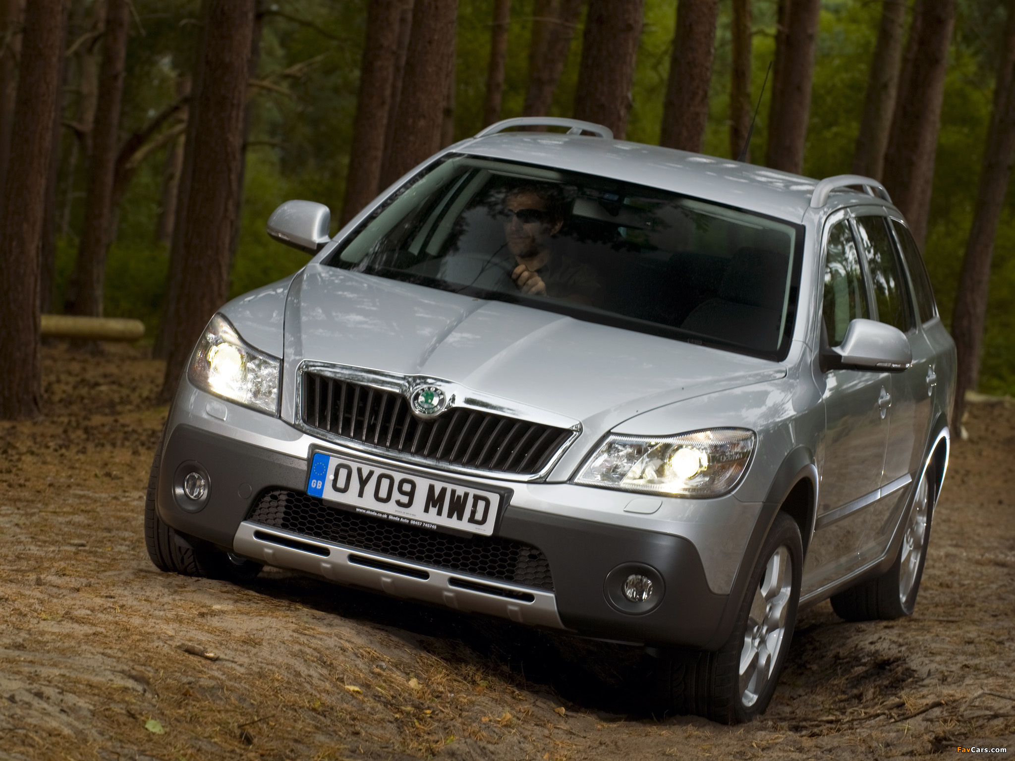 Škoda Octavia Scout UK-spec (1Z) 2009–13 photos (2048 x 1536)