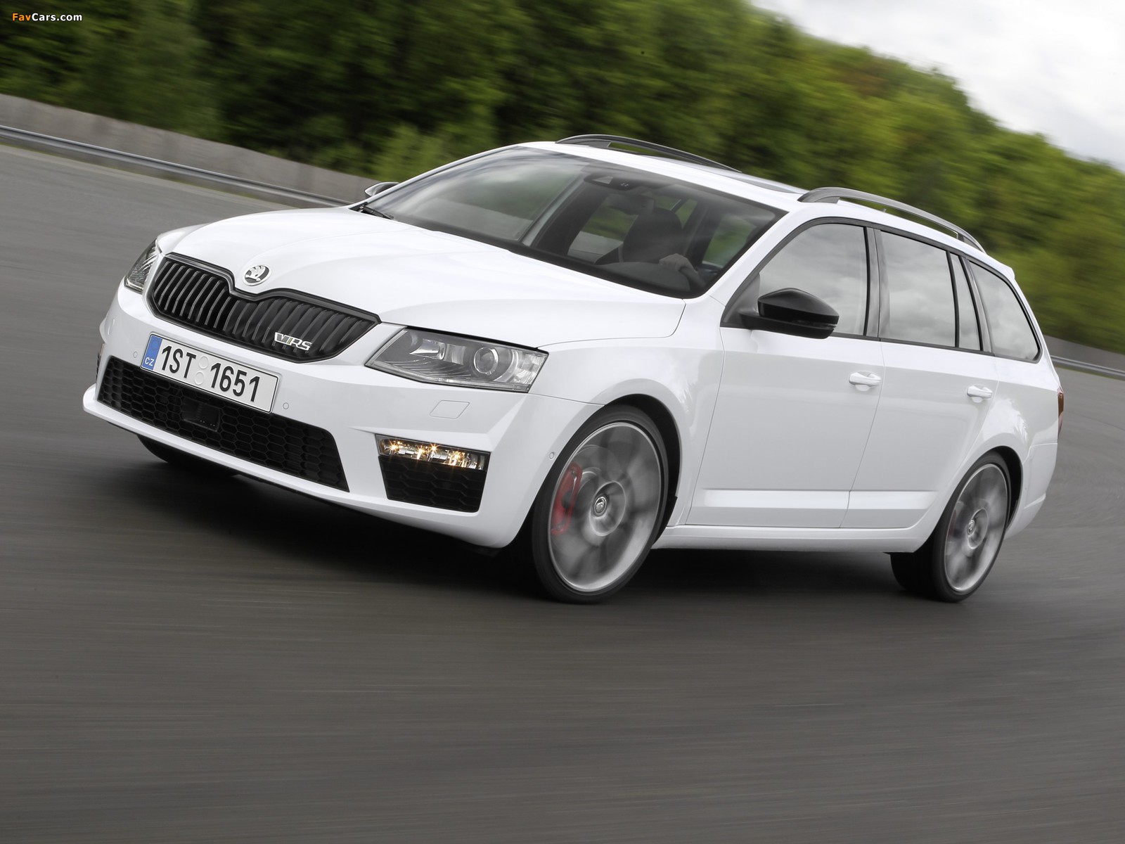 Škoda Octavia RS Combi (5E) 2013 wallpapers (1600 x 1200)