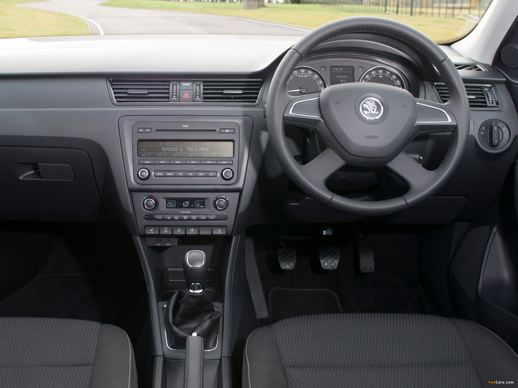 Images of Škoda Rapid UK-spec 2012 (2048 x 1536)