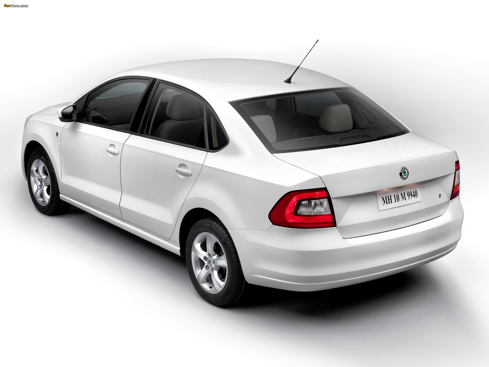 Photos of Škoda Rapid IN-spec 2011 (2048 x 1536)