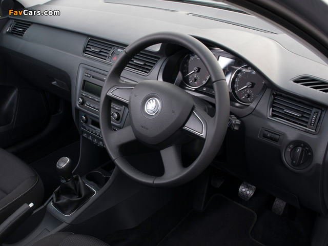 Photos of Škoda Rapid UK-spec 2012 (640 x 480)