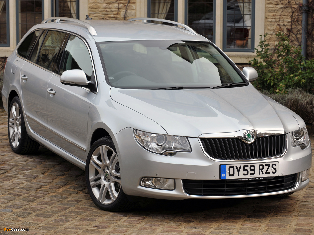 Images of Škoda Superb Combi UK-spec 2009–13 (1280 x 960)