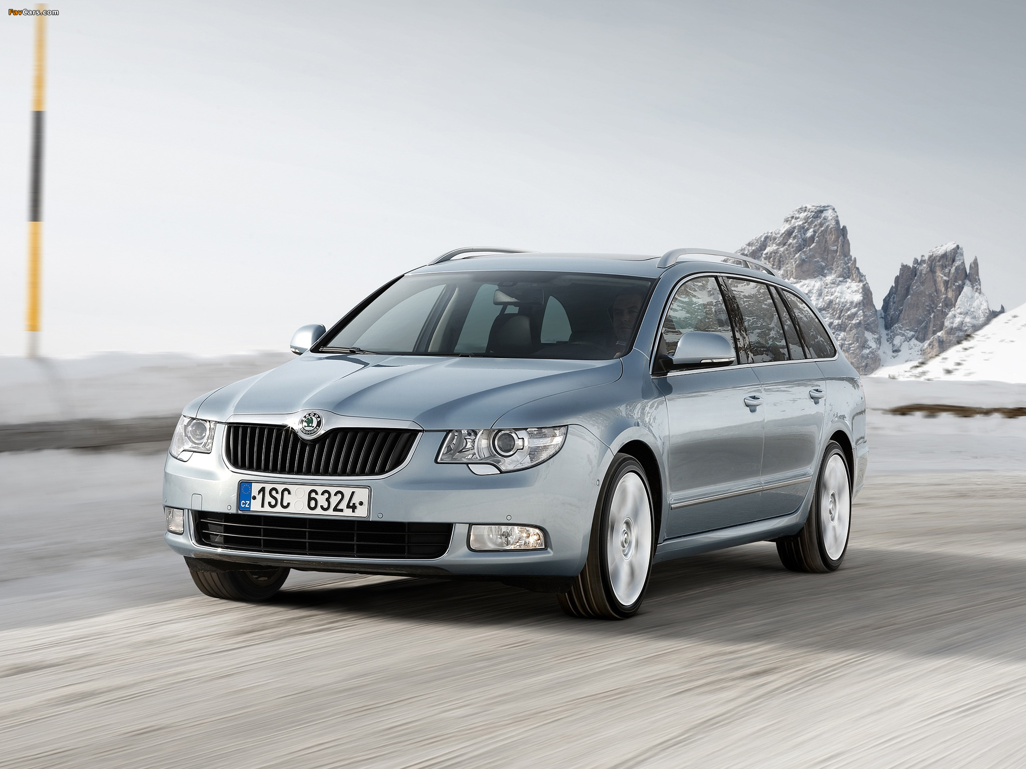 Photos of Škoda Superb Combi 4x4 2010–13 (2048 x 1536)