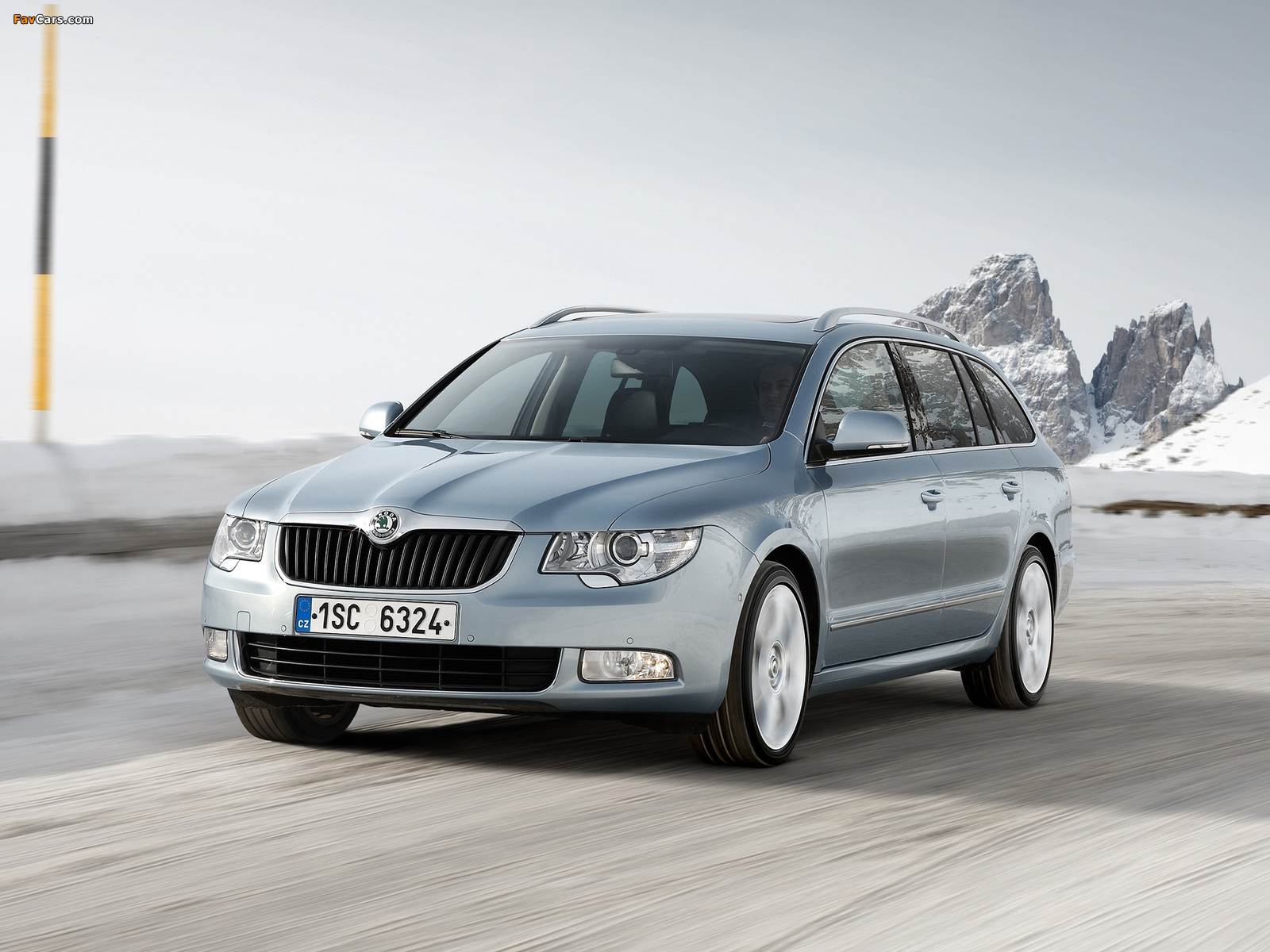 Photos of Škoda Superb Combi 4x4 2010–13 (1600 x 1200)