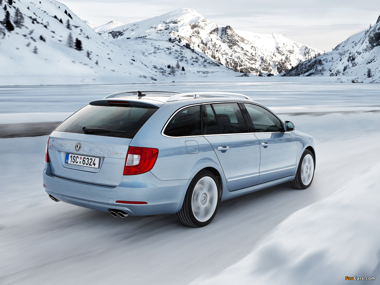 Pictures of Škoda Superb Combi 4x4 2010–13 (1280 x 960)