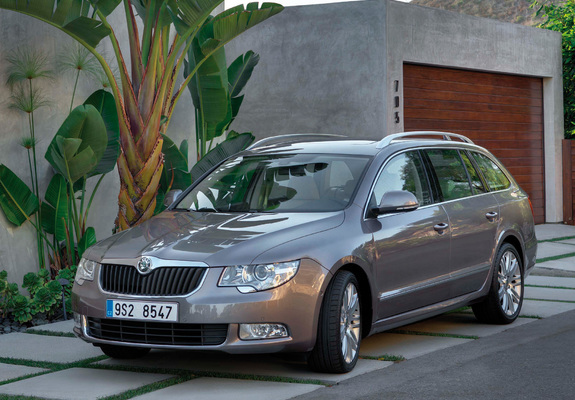 Škoda Superb Combi 2009–13 images