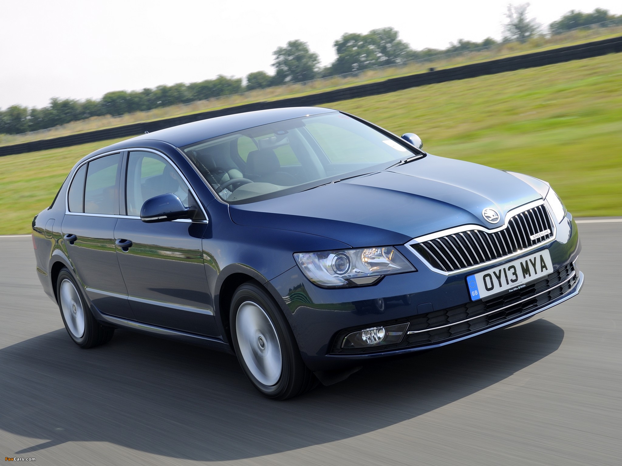 Škoda Superb GreenLine UK-spec 2013 wallpapers (2048 x 1536)