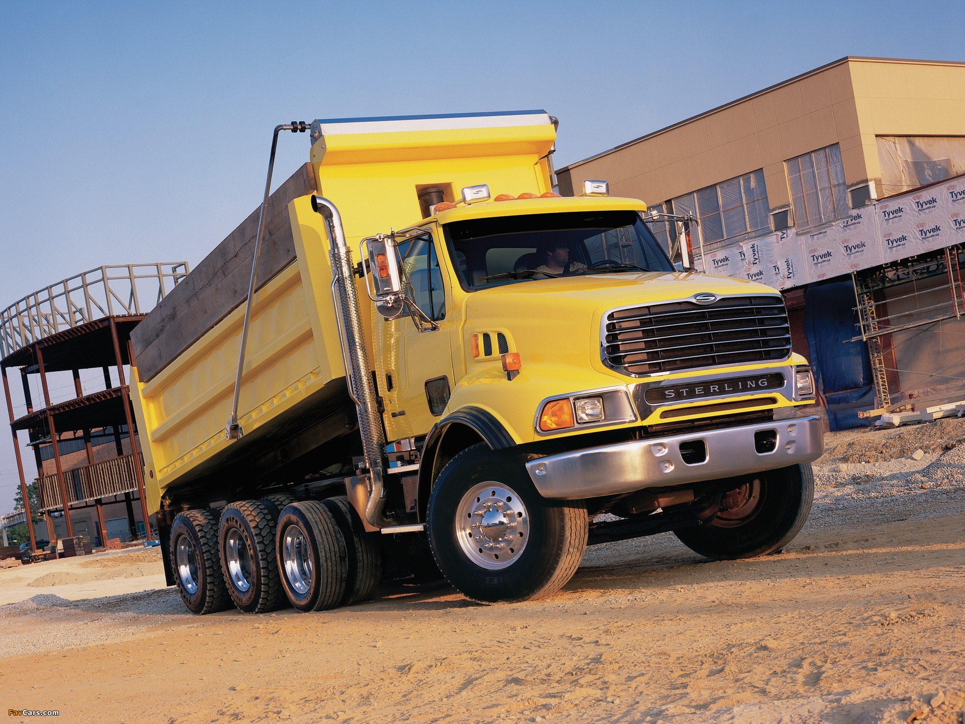 Sterling L-Line Set Back Dump Truck 2000–09 wallpapers (1920 x 1440)